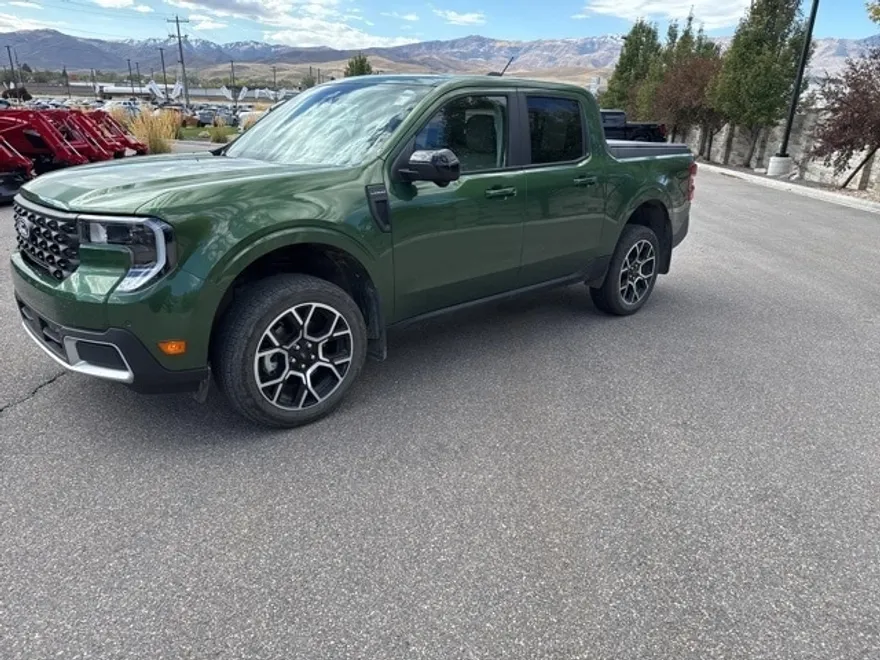 2025 Ford Maverick Lariat photo 1