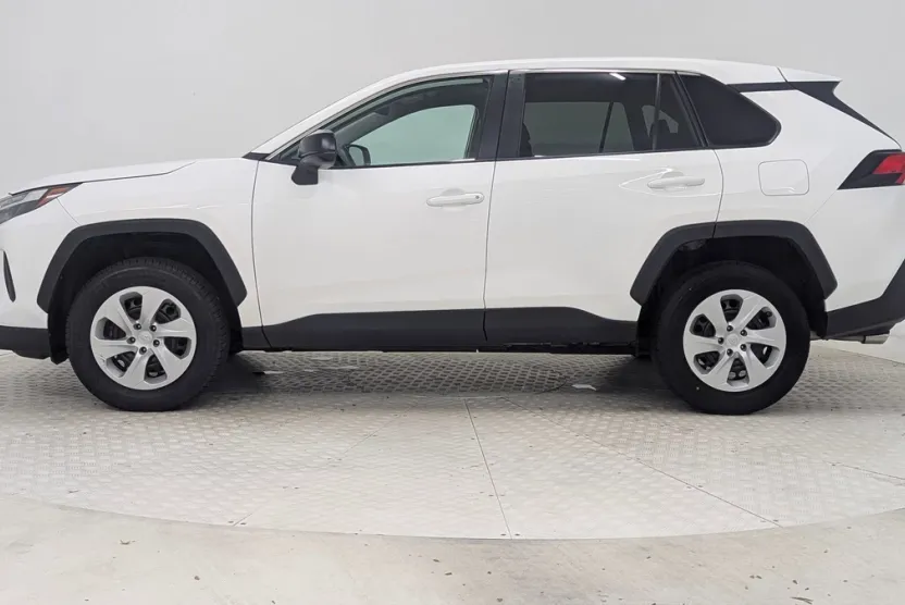 2024 Toyota RAV4 LE photo 1