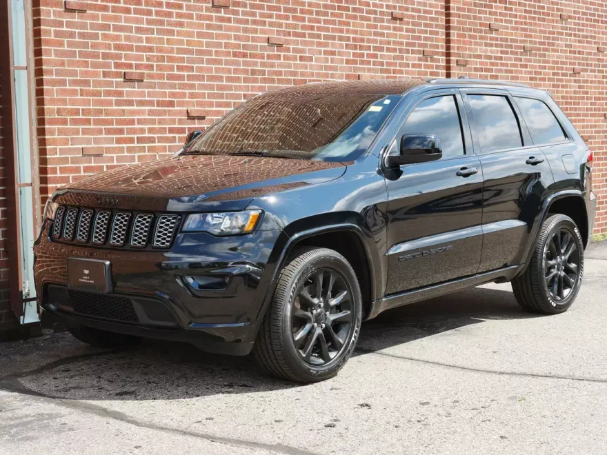 2021 Jeep Grand Cherokee Laredo X photo 1