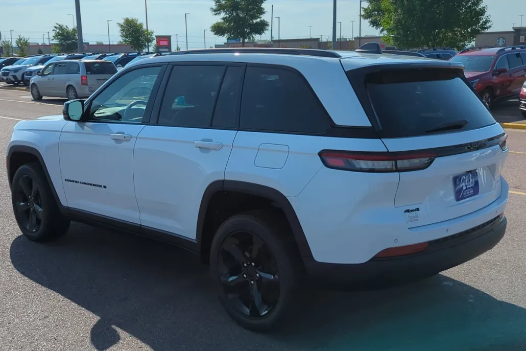 2022 Jeep Grand Cherokee Altitude photo 1