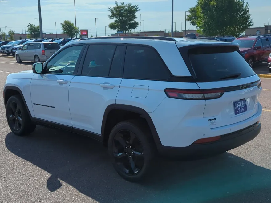 2022 Jeep Grand Cherokee Altitude photo 1