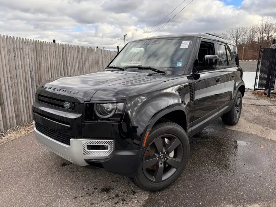 2025 Land Rover Defender S photo 1