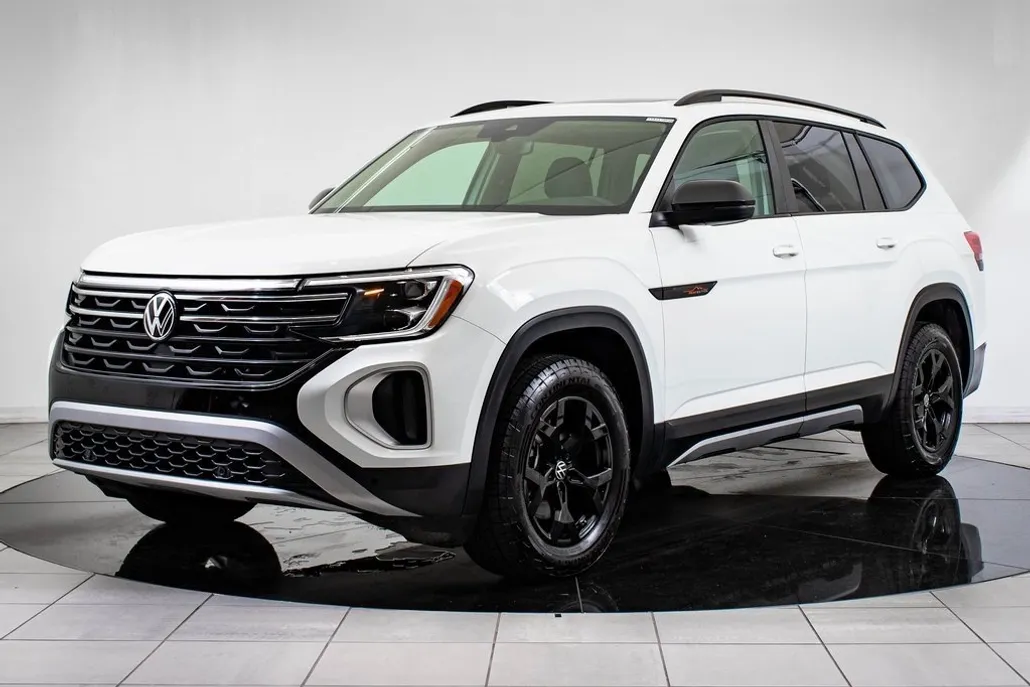 2025 Volkswagen Atlas Peak Edition SE photo 1