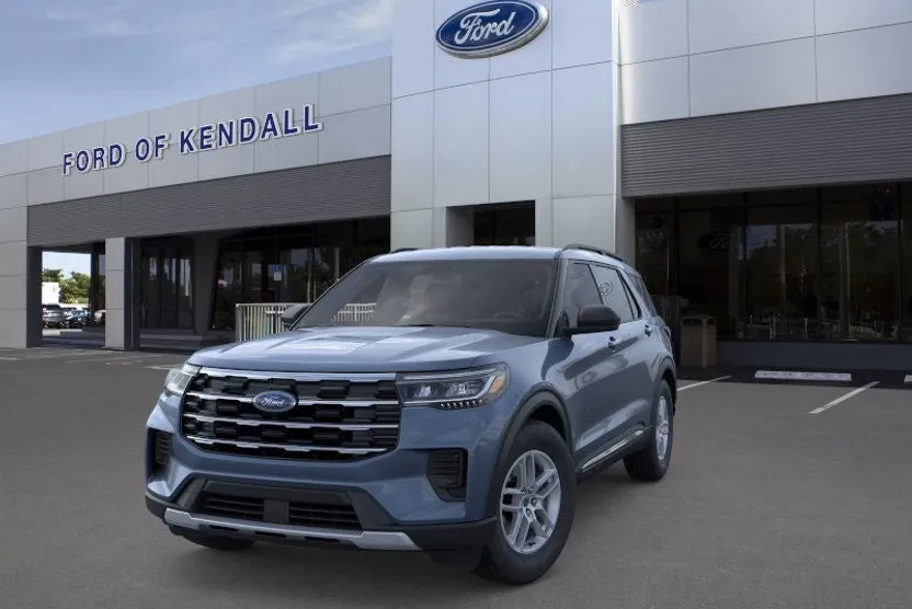 2025 Ford Explorer photo 1
