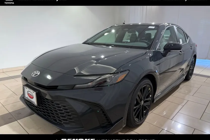 2026 Toyota Camry SE photo 1