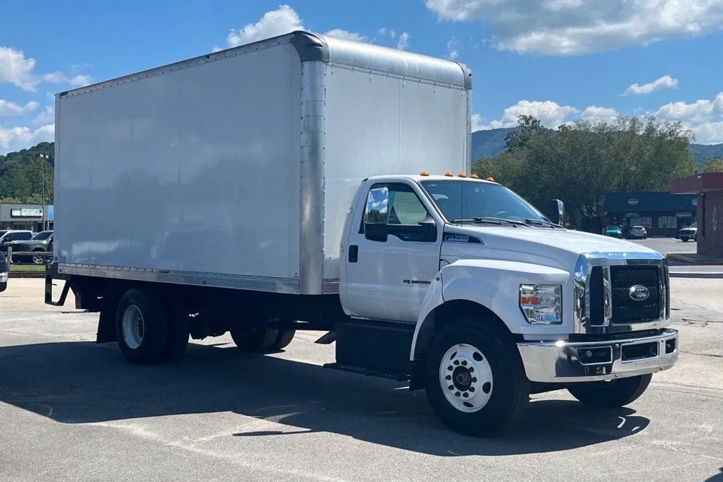 2021 Ford F-750 SuperCab photo 1