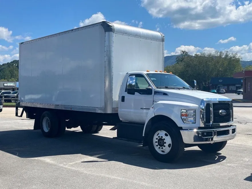 2021 Ford F-750 SuperCab photo 1