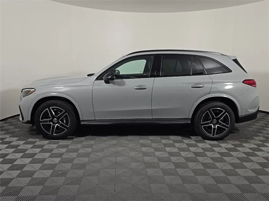 2026 Mercedes Benz GLC 300 4MATIC photo 1