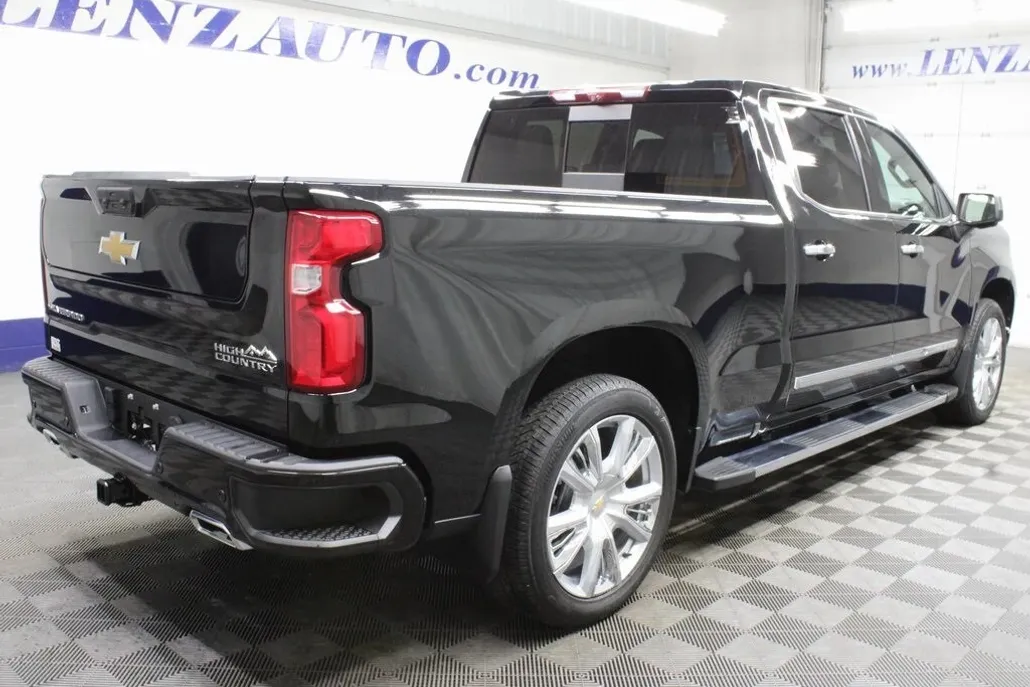 2024 Chevrolet Silverado 1500 High Country photo 1