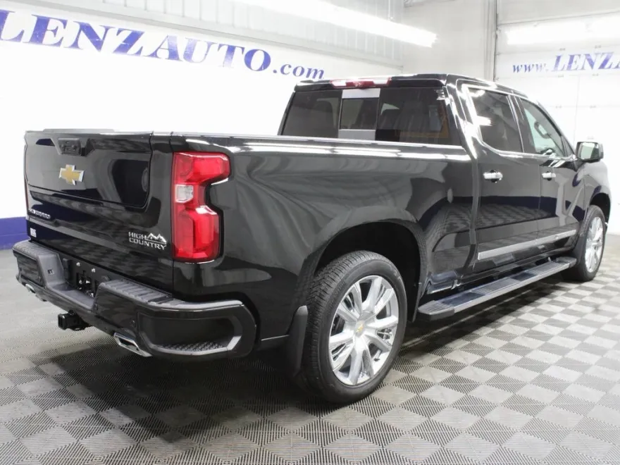 2024 Chevrolet Silverado 1500 High Country photo 1