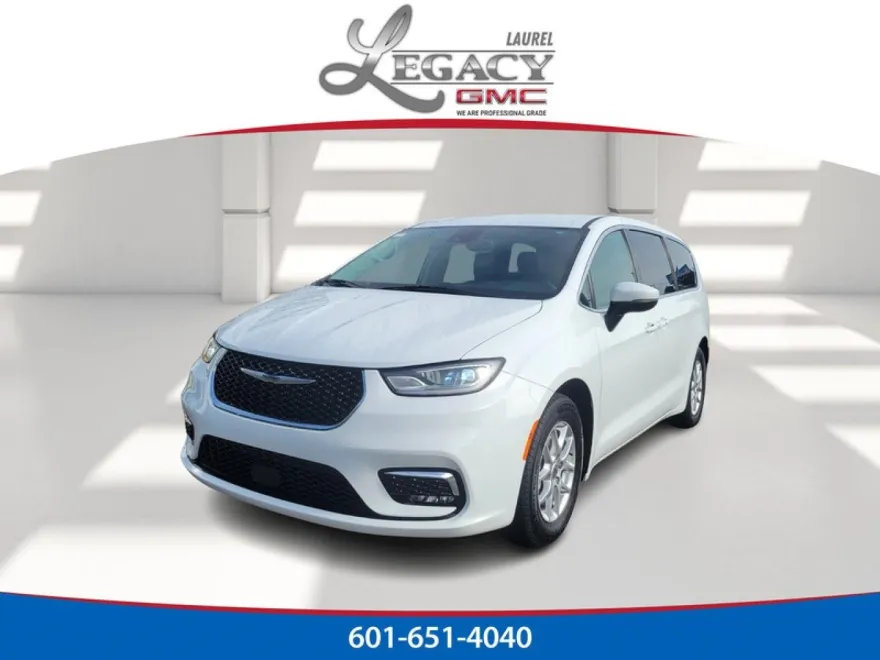 2023 Chrysler Pacifica Touring L photo 1