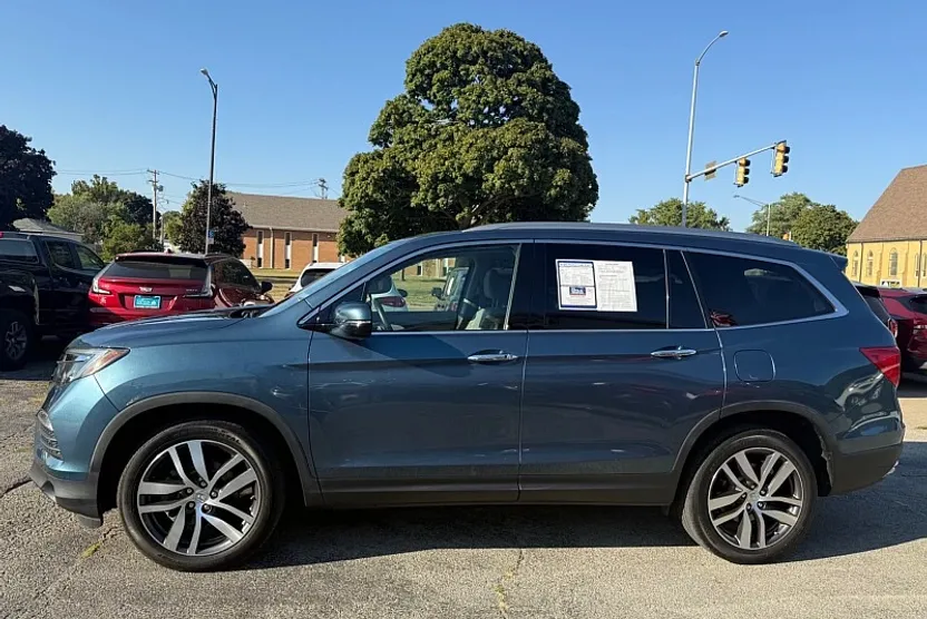 2016 Honda Pilot Elite photo 1