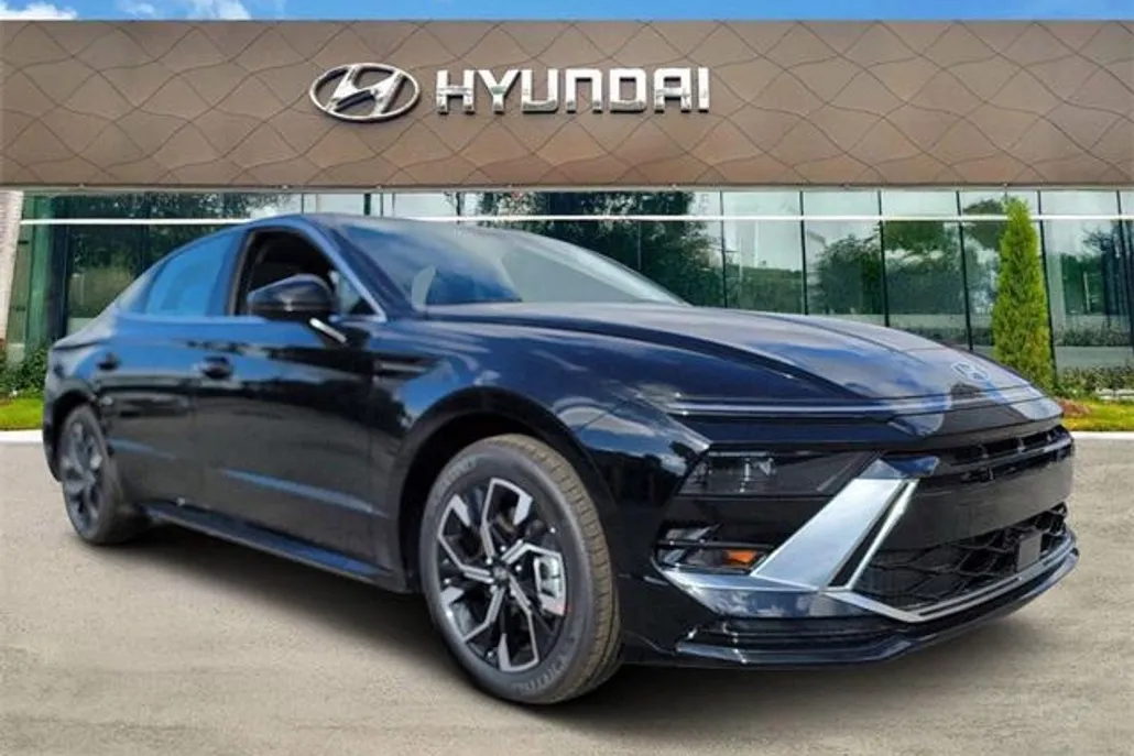 2025 Hyundai Sonata SEL photo 1