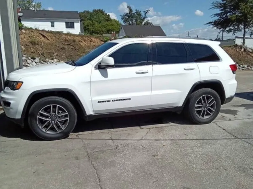 2019 Jeep Grand Cherokee Laredo photo 1