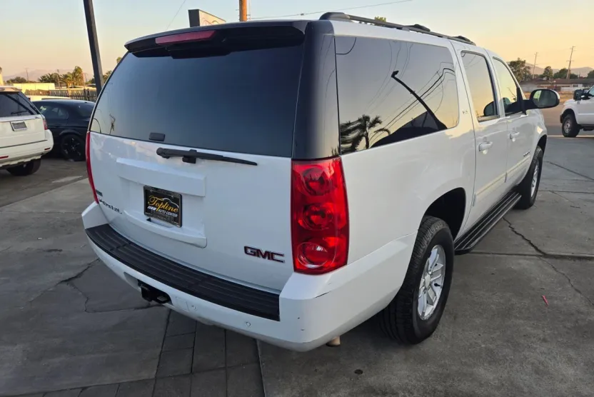 2011 Gmc Yukon XL 1500 SLT photo 1