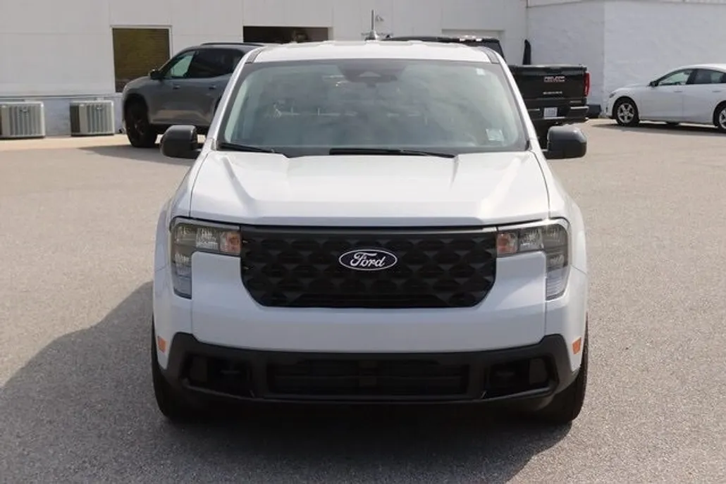 2025 Ford Maverick XLT photo 1