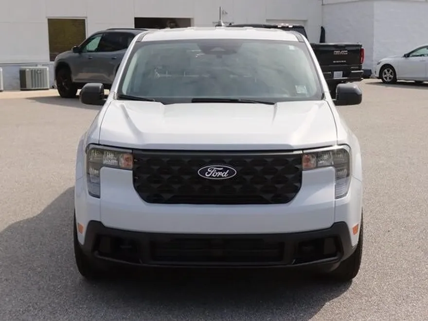 2025 Ford Maverick XLT photo 1