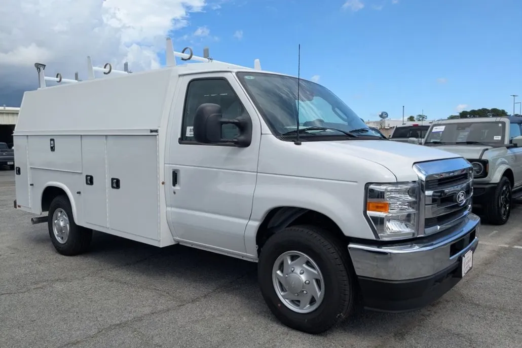 2026 Ford E-350 Base photo 1