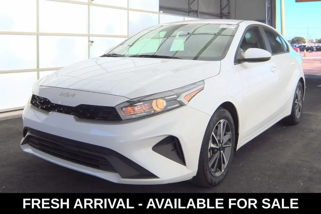 2024 Kia Forte LXS photo 1