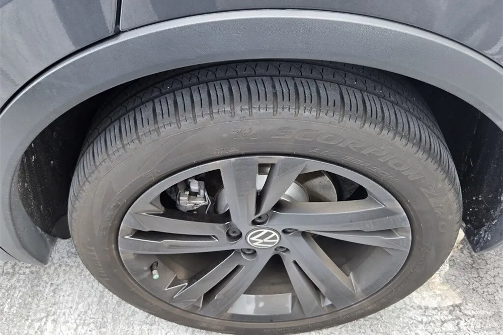2023 Volkswagen Tiguan SE R-Line Black photo 1