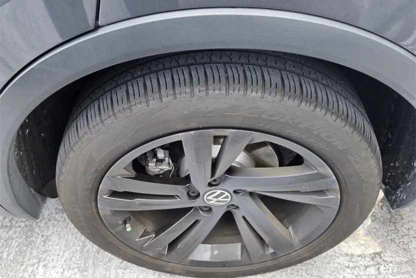 2023 Volkswagen Tiguan SE R-Line Black photo 1