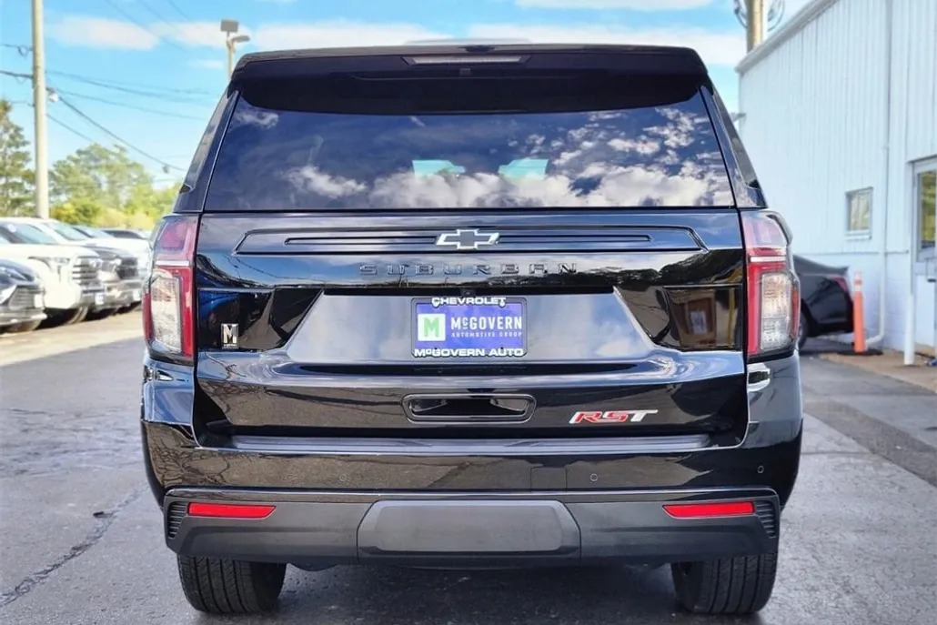 2024 Chevrolet Suburban RST photo 1
