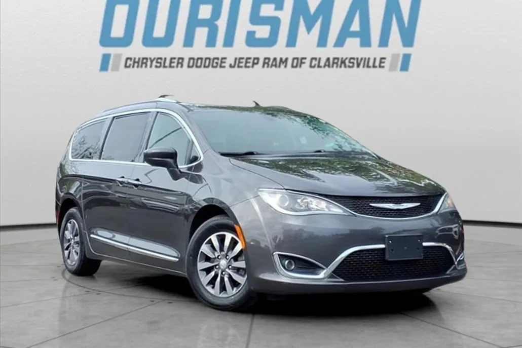 2020 Chrysler Pacifica Touring Plus photo 1