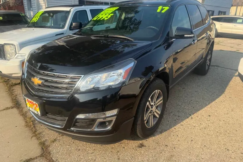 2017 Chevrolet Traverse 1LT photo 1