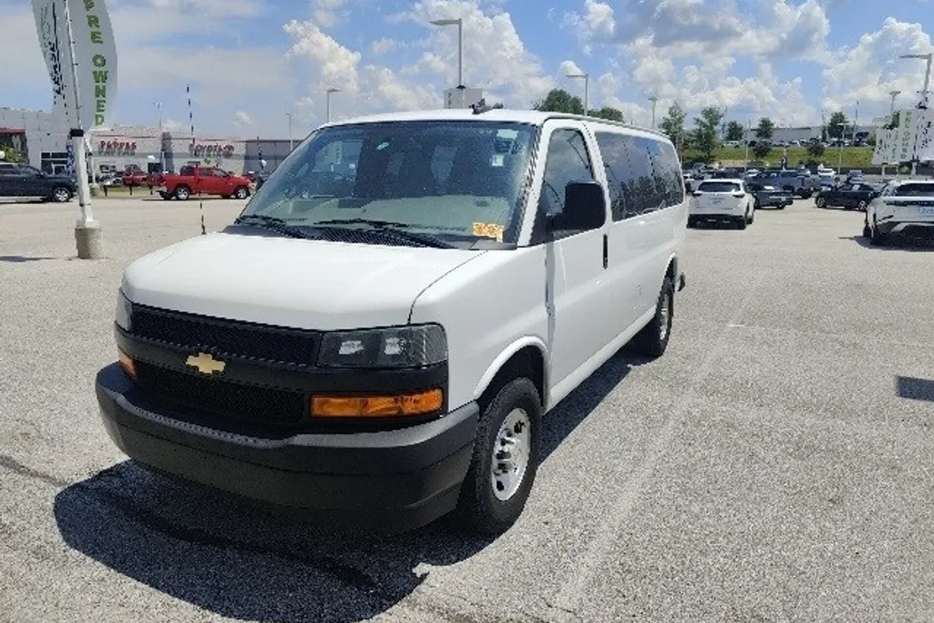 2023 Chevrolet Express 3500 LS photo 1