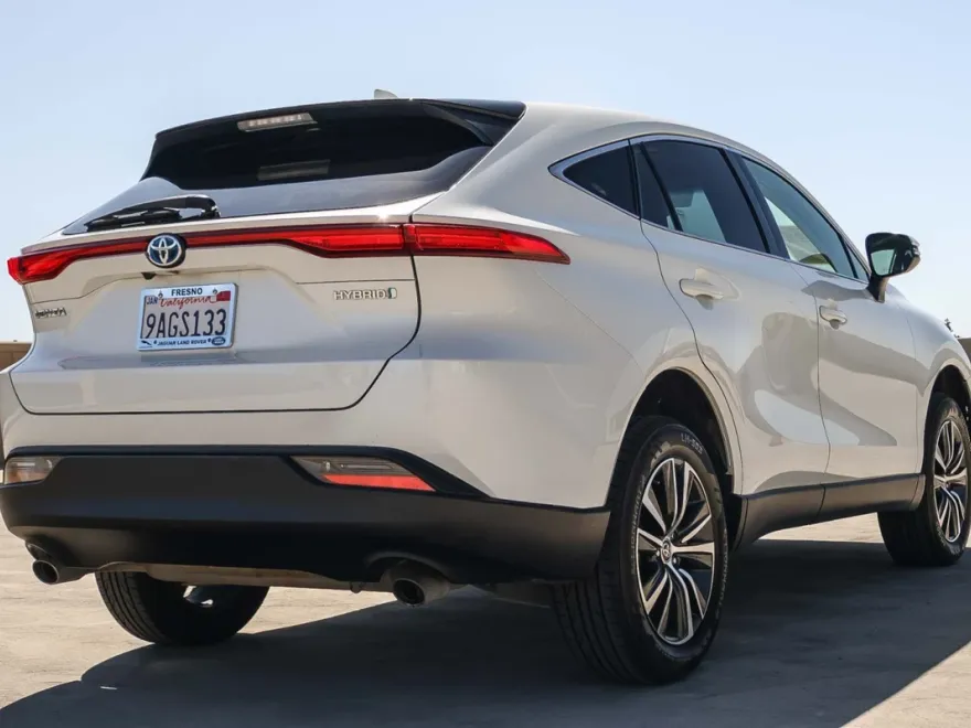 2022 Toyota Venza LE photo 1