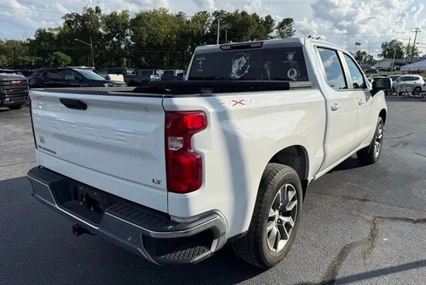 2020 Chevrolet Silverado LT photo 1