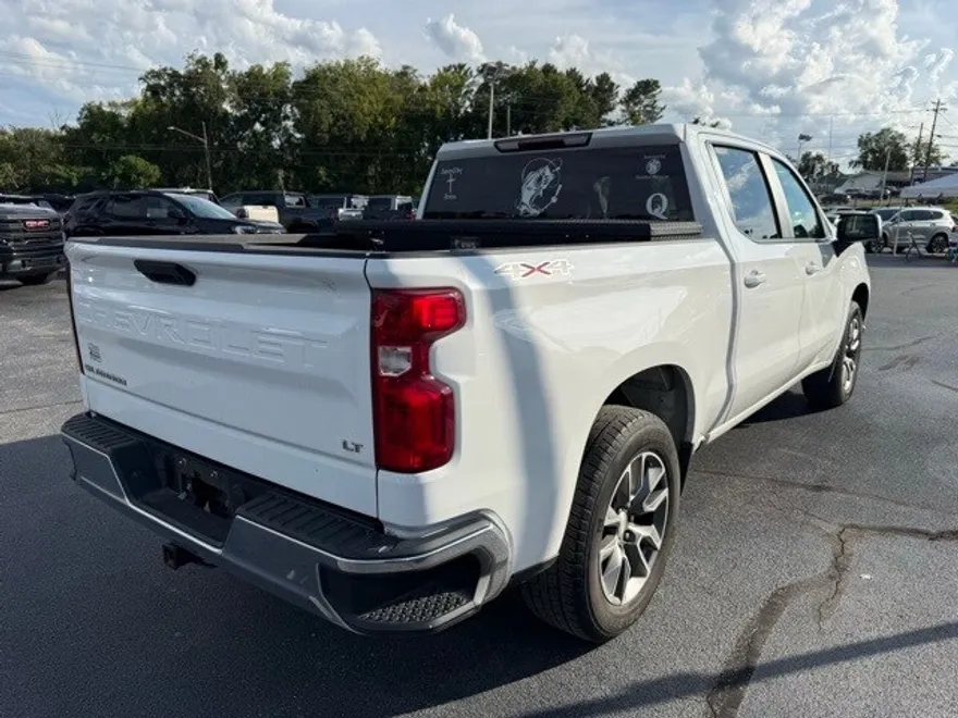 2020 Chevrolet Silverado LT photo 1