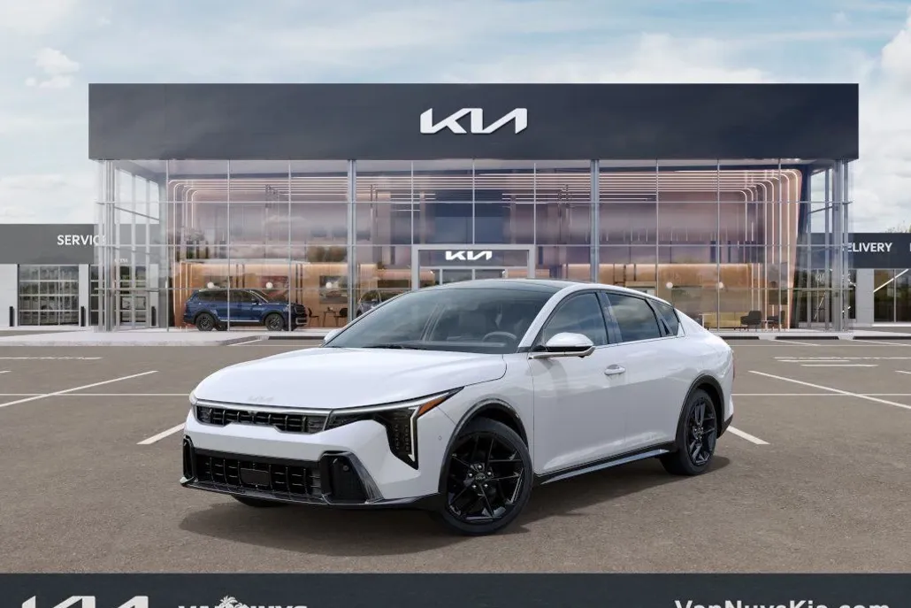 2025 Kia K4 GT-Line Turbo photo 1