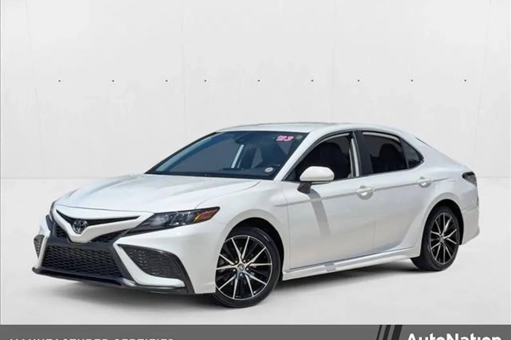2023 Toyota Camry SE photo 1