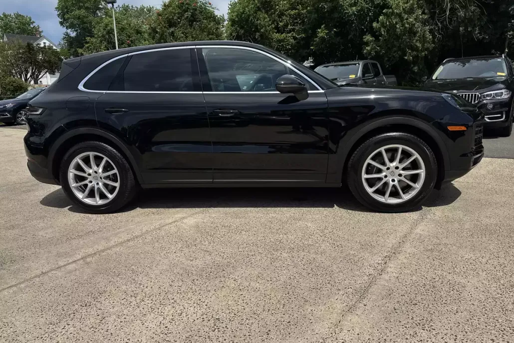 2024 Porsche Cayenne Base photo 1