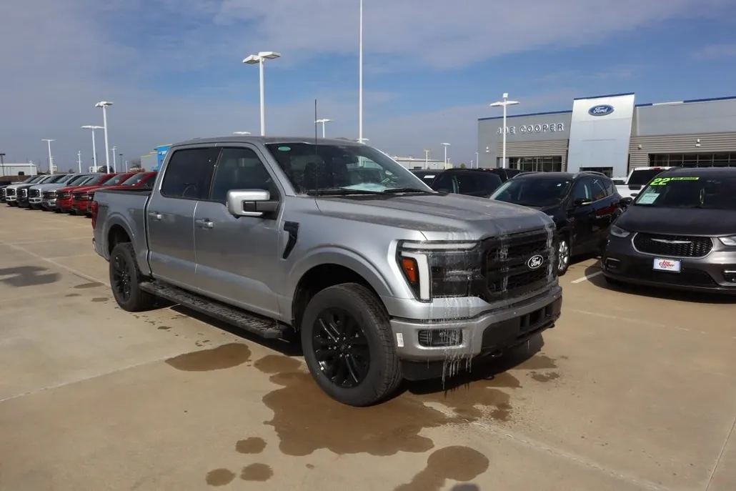 2025 Ford F-150 Lariat photo 1