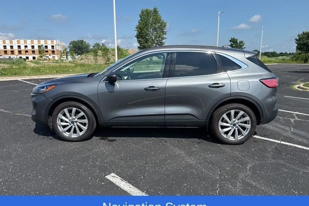 2022 Ford Escape Hybrid Titanium photo 1