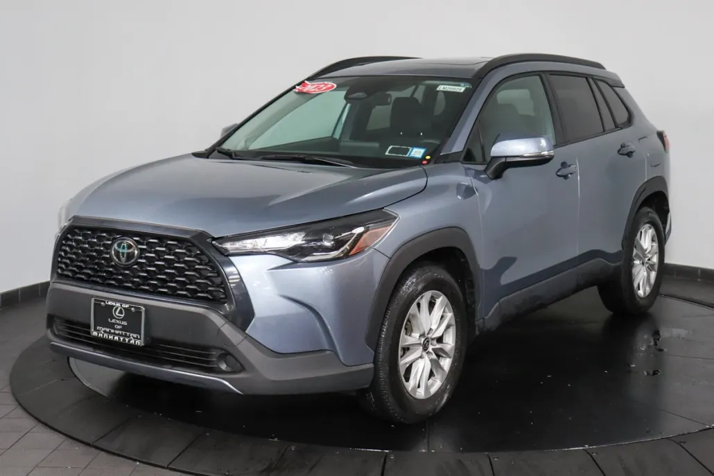 2023 Toyota Corolla Cross LE photo 1