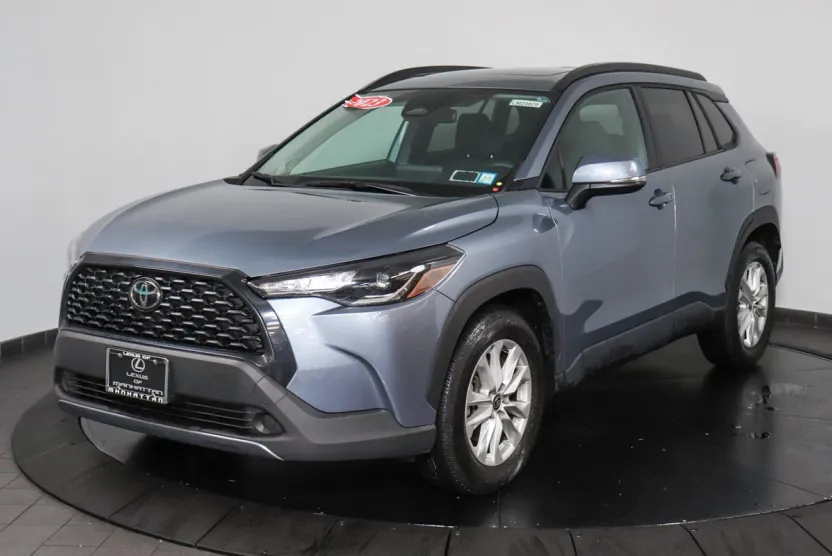 2023 Toyota Corolla Cross LE photo 1