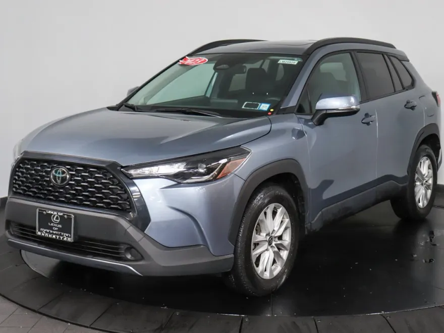 2023 Toyota Corolla Cross LE photo 1