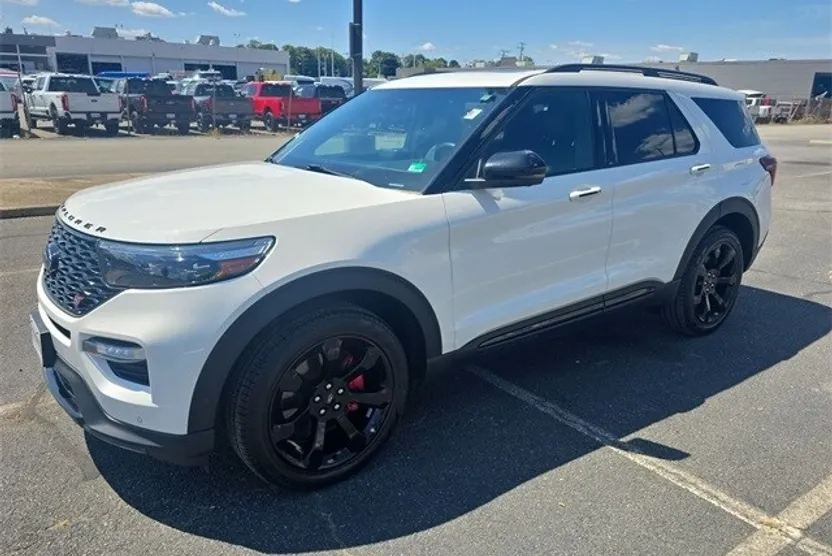 2021 Ford Explorer ST photo 1