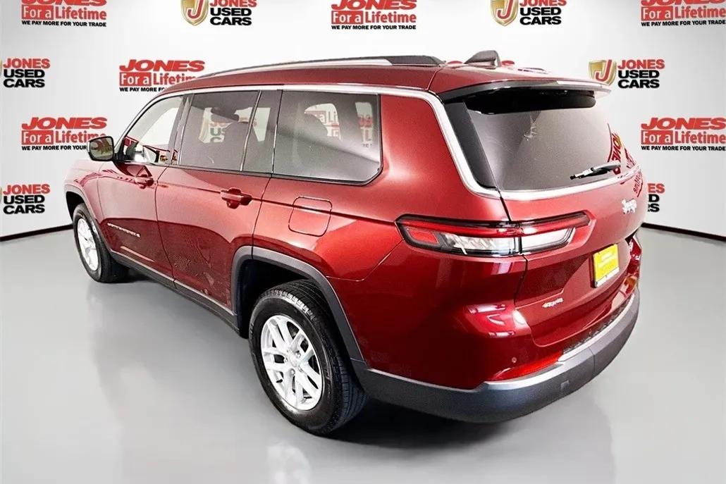 2023 Jeep Grand Cherokee Laredo photo 1