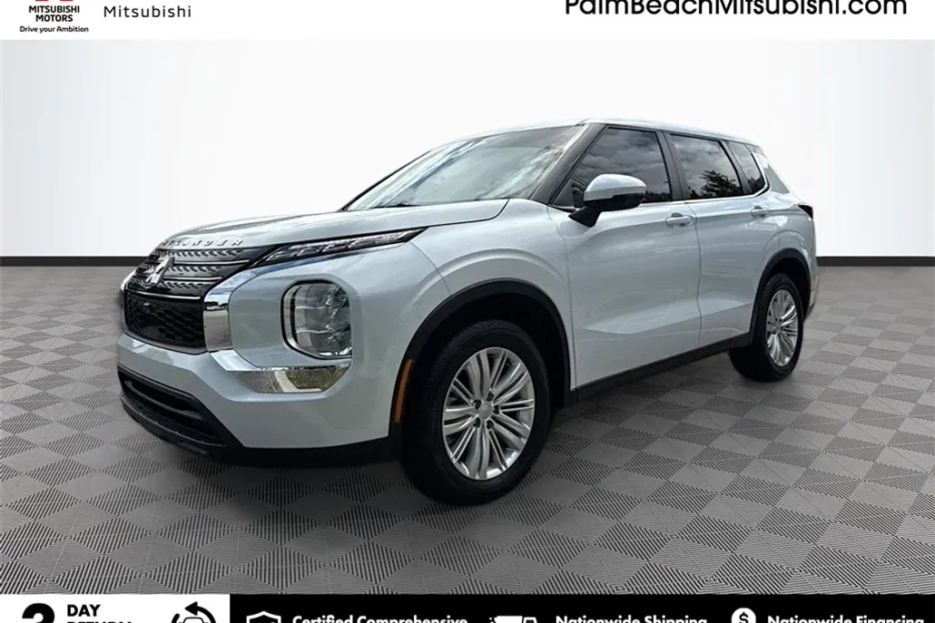 2024 Mitsubishi Outlander ES photo 1