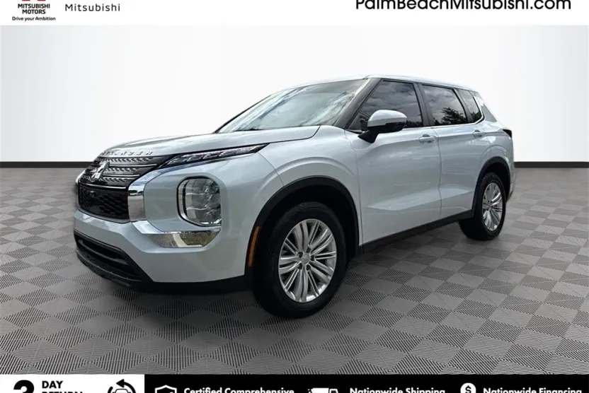 2024 Mitsubishi Outlander ES photo 1