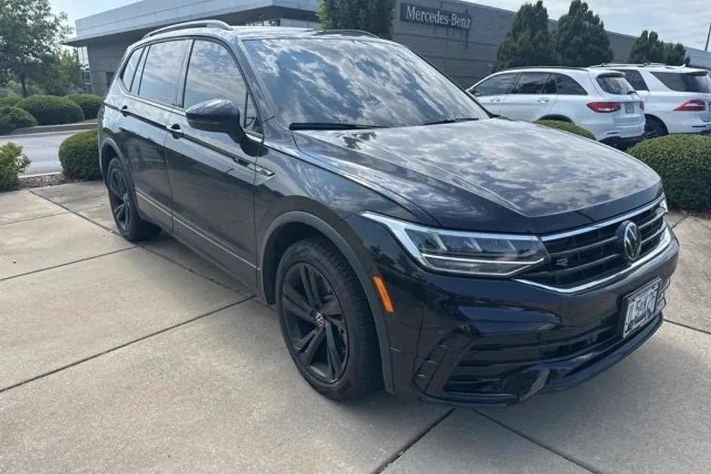 2024 Volkswagen Tiguan SE R-Line Black photo 1