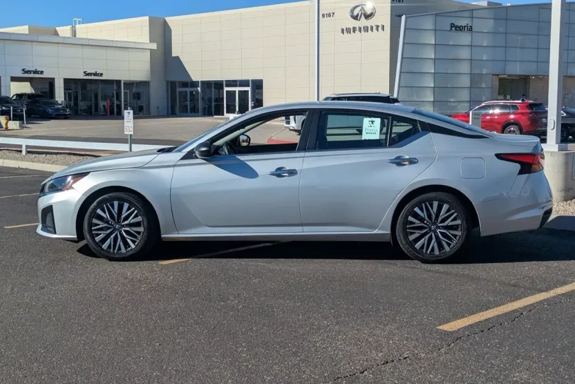 2024 Nissan Altima 2.5 SV photo 1