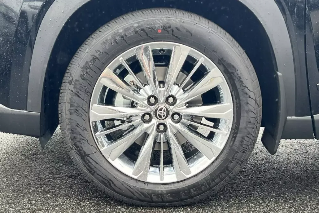2025 Toyota Grand Highlander Platinum photo 1