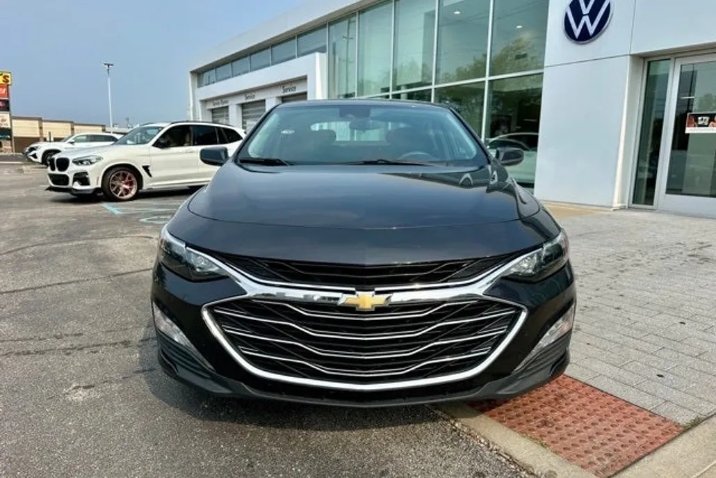 2023 Chevrolet Malibu 1LT photo 1
