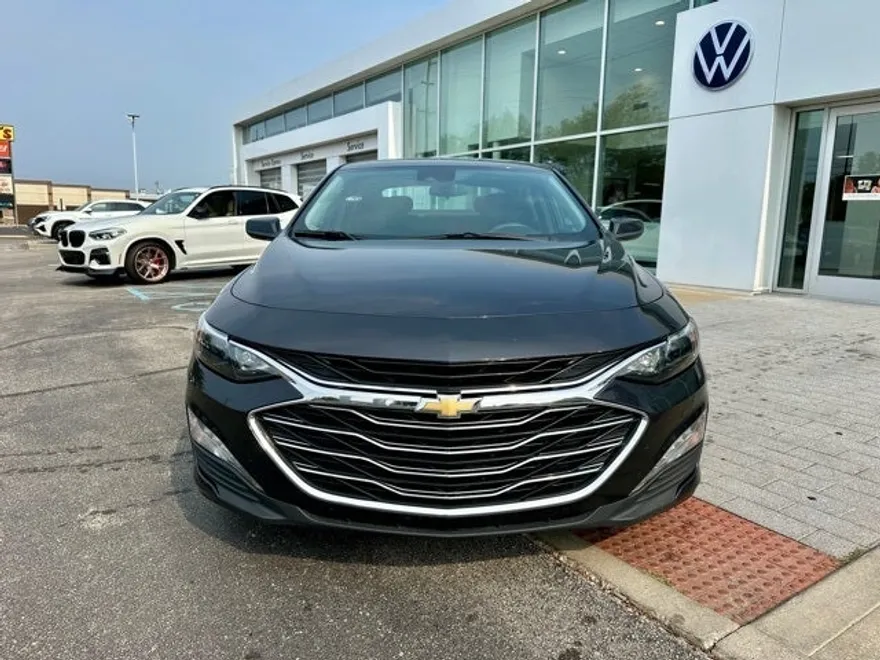 2023 Chevrolet Malibu 1LT photo 1
