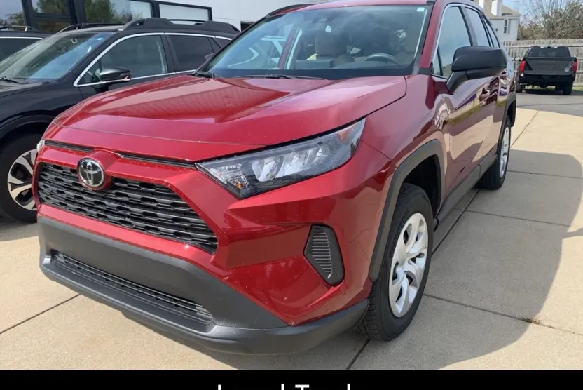 2020 Toyota RAV4 LE photo 1